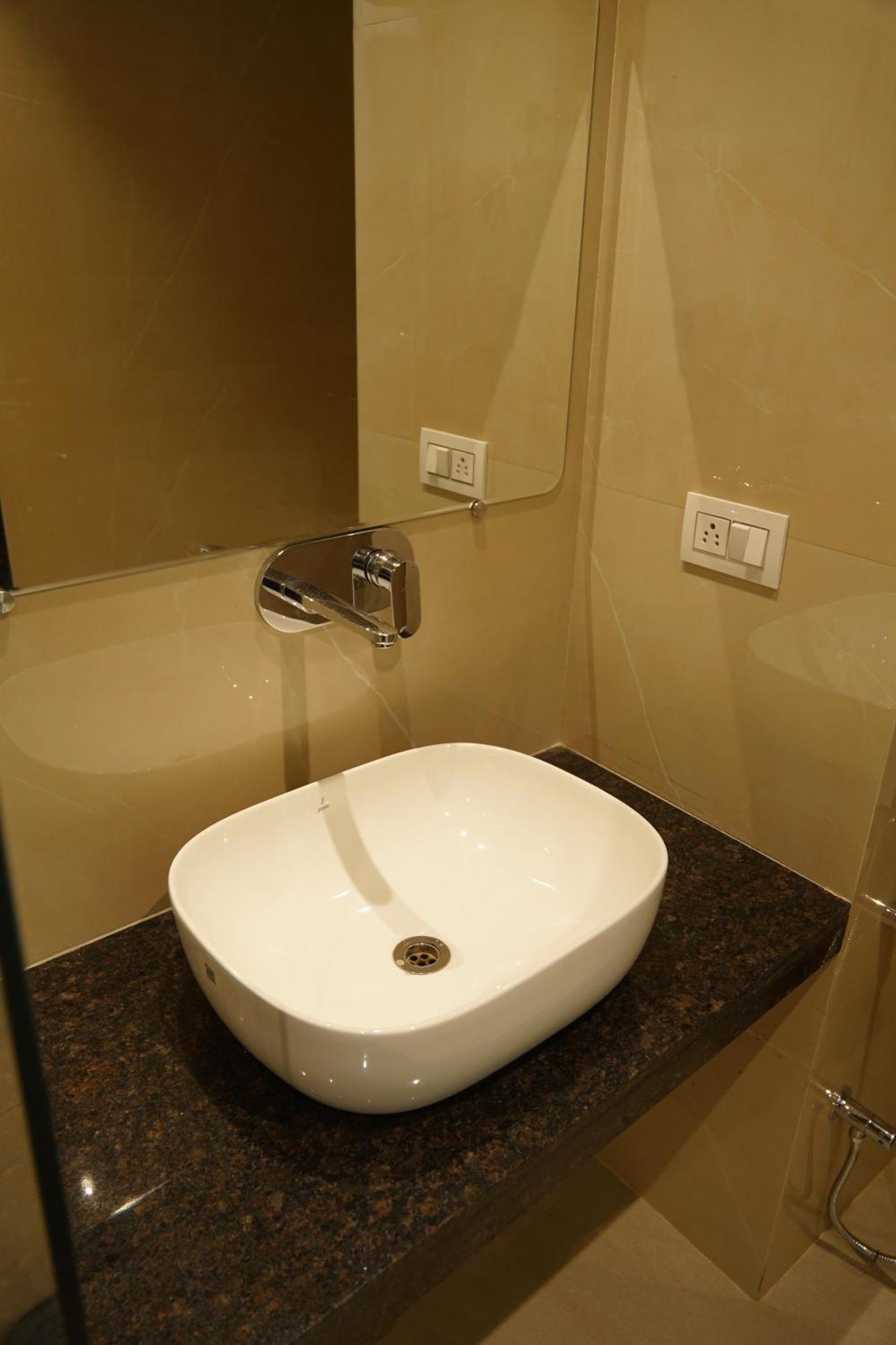 Hotel Kartar Grand 坎普尔 外观 照片