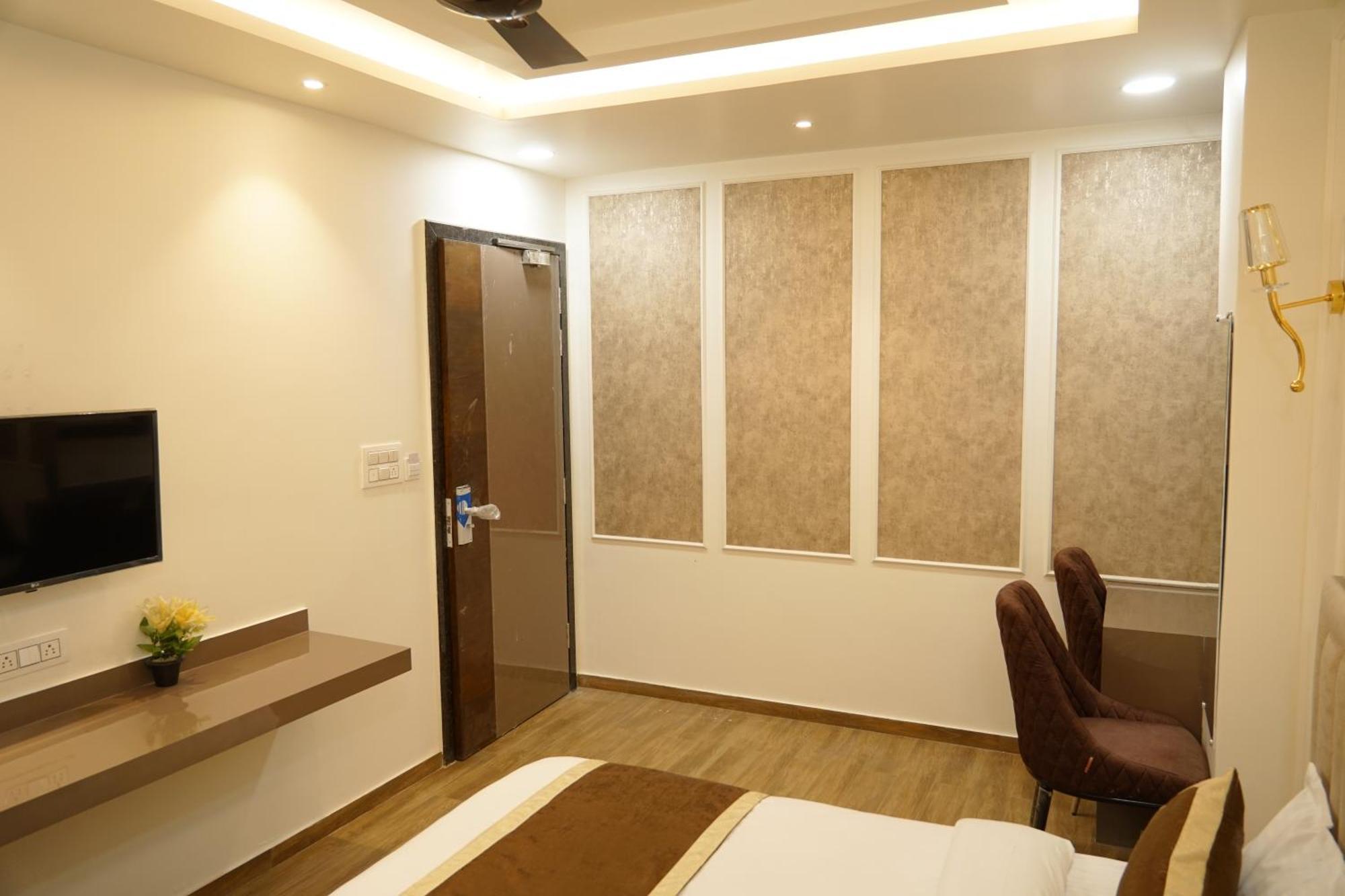 Hotel Kartar Grand 坎普尔 外观 照片