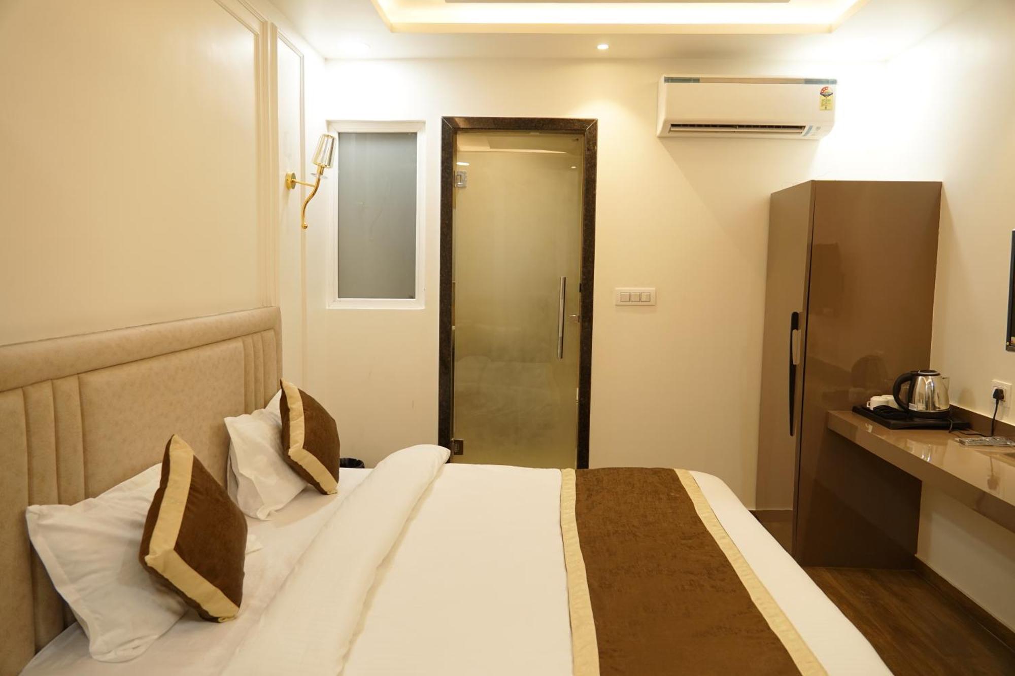Hotel Kartar Grand 坎普尔 外观 照片