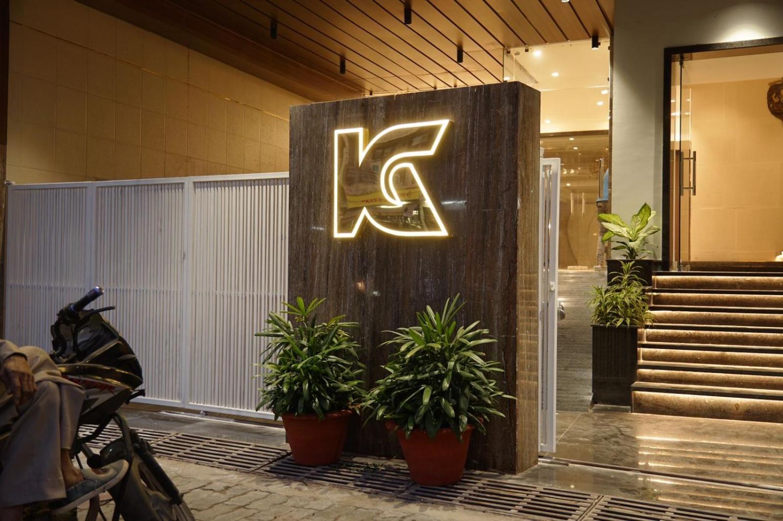 Hotel Kartar Grand 坎普尔 外观 照片